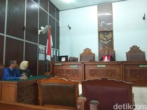 PLN Tak Hadir, Sidang Gugatan Warga yang Ikan Koinya Mati Ditunda