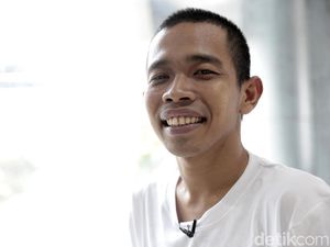 Dede Sunandar Kaget Sekaligus Bahagia, Anaknya yang Sakit Bisa Jalan Dede Sunandar Kaget Sekaligus Bahagia, Anaknya yang Sakit Bisa Jalan