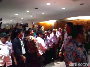 Pekik Papua Damai Iringi Jokowi Tinggalkan Muktamar PKB