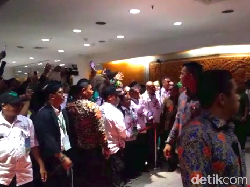 Pekik Papua Damai Iringi Jokowi Tinggalkan Muktamar PKB