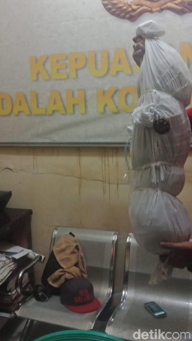 Sosok Pocong Hantui Warga Layapan Karawang, Polisi: Diduga Modus Begal