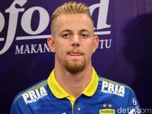 Menanti Duet Ezechiel NDouassel-Van Kippersluis di Lini Serang Persib Menanti Duet Ezechiel NDouassel-Van Kippersluis di Lini Serang Persib