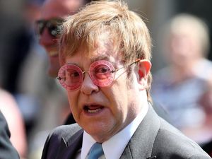 Elton John Rilis Lagu Baru dari Karya Lamanya