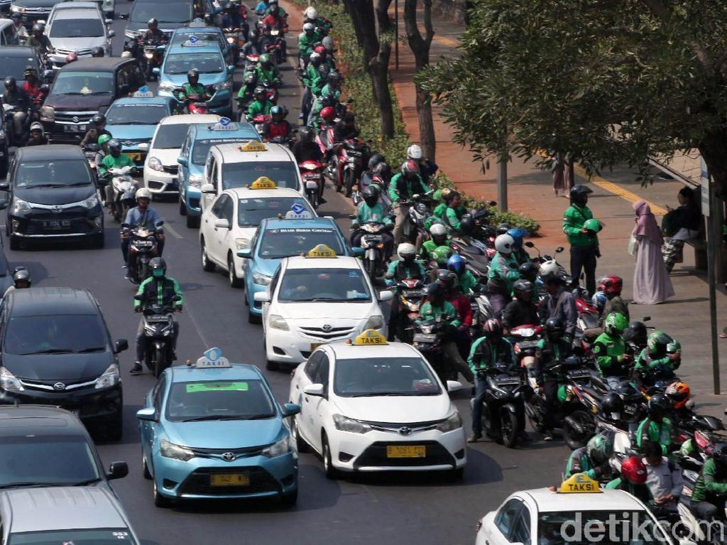 Ada Bahaya Mengintai di Balik Menjamurnya Driver Ojol Ada Bahaya Mengintai di Balik Menjamurnya Driver Ojol