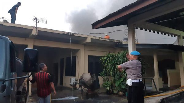 Penampakan Kebakaran di Ruang Bawah Tanah Polda Metro Jaya
