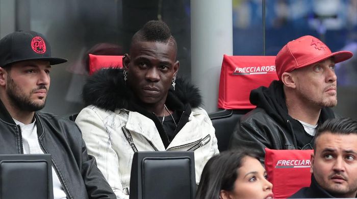 Mario Balotelli pulang ke Brescia demi keluarganya (Emilio Andreoli/Getty Images) Mario Balotelli pulang ke Brescia demi keluarganya (Emilio Andreoli/Getty Images)