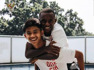 Dari Lapangan Hijau untuk Papua: Kita Semua Bersaudara Dari Lapangan Hijau untuk Papua: Kita Semua Bersaudara