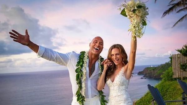 10 Wanita Beruntung yang Berhasil Memikat Hati Pria Terseksi di Dunia