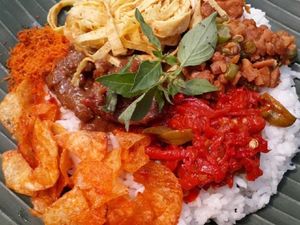 Ayo, Sarapan Nasi Langgi, Nasi Campur Paling Enak di Jawa!