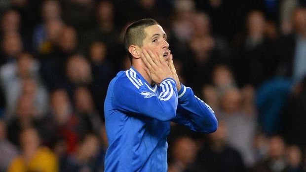 LONDON, ENGLAND - OCTOBER 27:  Fernando Torres of Chelsea reacts after missing a chance at goal during the Barclays Premier League match between Chelsea and Manchester City at Stamford Bridge on October 27, 2013 in London, England.  (Photo by Shaun Botterill/Getty Images)