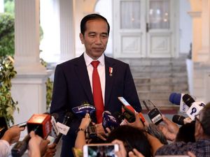 Jokowi Larang Menteri Ambil Kebijakan Strategis, Rombak BUMN Termasuk? Jokowi Larang Menteri Ambil Kebijakan Strategis, Rombak BUMN Termasuk?