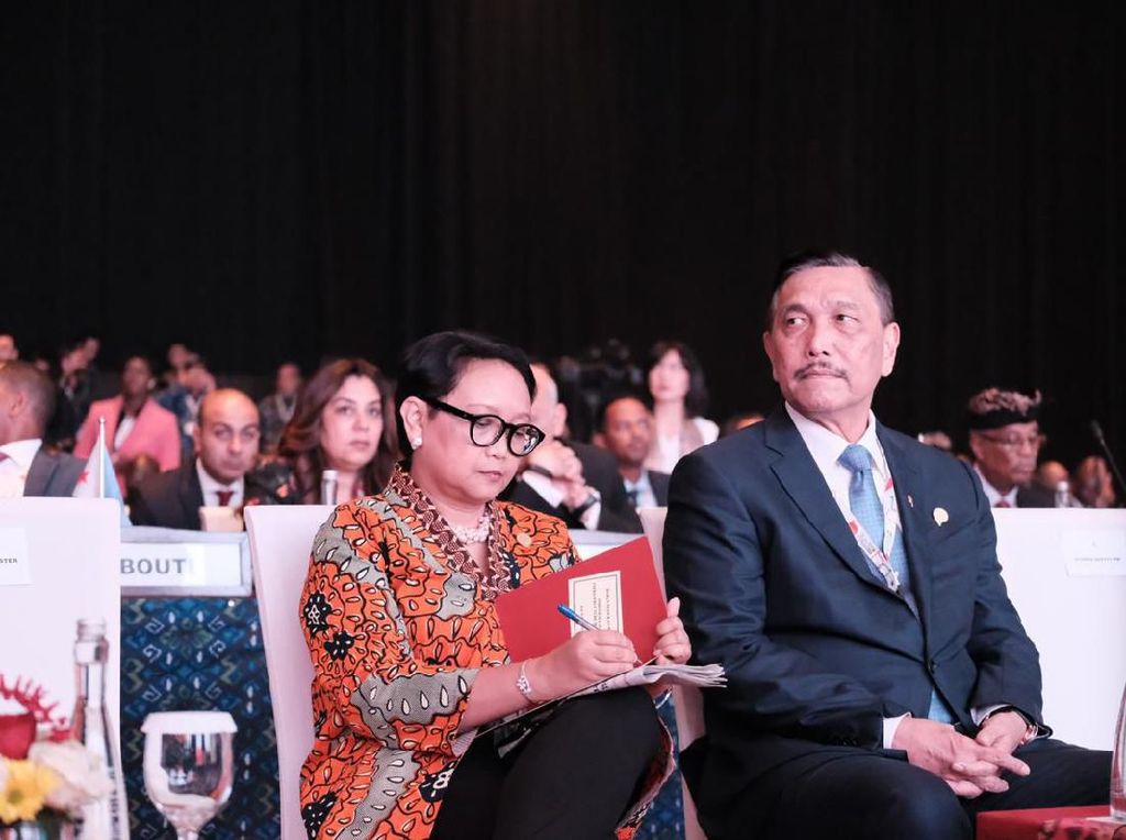 Luhut Optimistis RI Bisa Garap Proyek Rp 11 T di Afrika Luhut Optimistis RI Bisa Garap Proyek Rp 11 T di Afrika