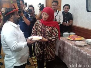 Temui Gubernur Khofifah, Lenis Kogoya Bawa Pesan dari Presiden Jokowi