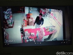 Dua Orang Diduga WNA Curi Uang di Toko Banyuwangi dengan Hipnotis