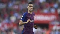 Sergio Busquets, gelandang bertahan andalan Barcelona sudah berusia 32 tahun pada 16 Juli mendatang. Perannya di lini tengah tak tergantikan (Aitor Alcalde/Getty Images)