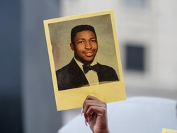 Cekik Mati Pria Kulit Hitam Saat Penangkapan, Polisi New York Dipecat