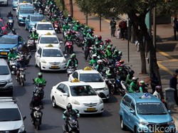 Dishub DKI Sindir Ojol yang Bikin Macet Stasiun: Kayak Ojek Pangkalan