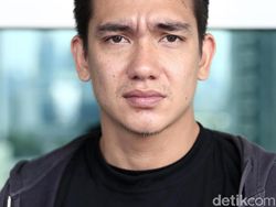 NGACA! Adipati Dolken Jadi Bos Harus Diperhatikan, Lho