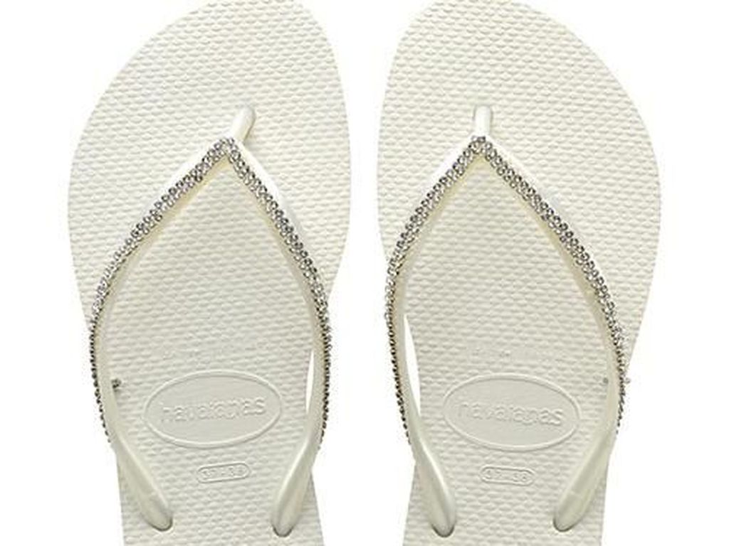 Sandal Jepit Khusus Pengantin Dijual Rp 2,2 Juta, Berhias Swarovski Sandal Jepit Khusus Pengantin Dijual Rp 2,2 Juta, Berhias Swarovski