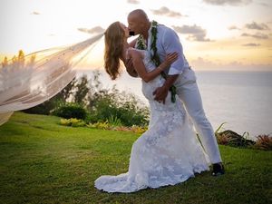 Fakta Lauren Hashian, Wanita yang Resmi Dinikahi The Rock