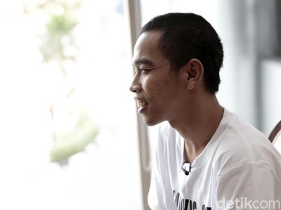 Dede Sunandar yang Tetap Tersenyum Meski Sedang Diuji