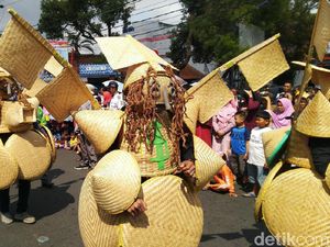 Melihat Keseruan Pawai Alegoris yang Dongkrak Pariwisata Banjar