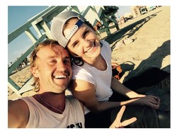 Tom Felton Bicara soal Rumor Hubungan Asmara dengan Emma Watson