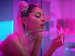 Ariana Grande Sulap Tur Sweetener Jadi Album