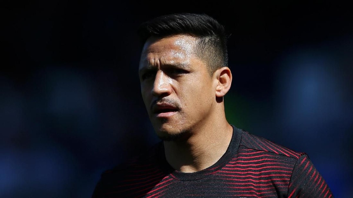 Pemain Manchester United, Alexis Sanchez, belum pasti pergi di musim panas ini. (Foto: Alex Livesey/Getty Images)