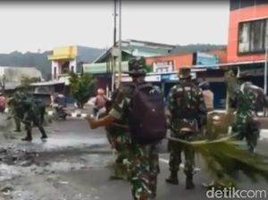 Pascarusuh, Warga Bersama TNI Bersihkan Kota Manokwari