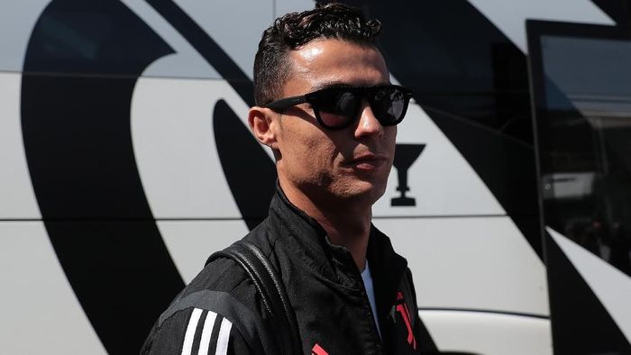 Cristiano Ronaldo mempertanyakan tingginya harga pemain di bursa transfer belakangan ini (Foto: Emilio Andreoli/Getty Images)