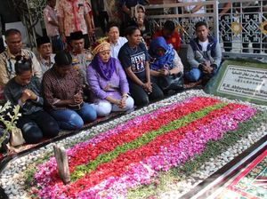 Mahasiswa Papua di Jatim Kirim Pesan Perdamaian dengan Ziarah Makam Gus Dur