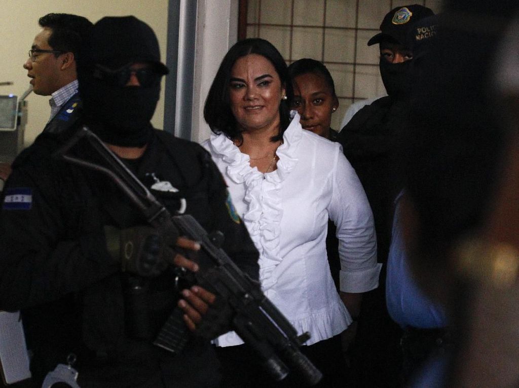 Gelapkan Uang Negara Rp 10 M, Eks Ibu Negara Honduras Dibui 58 Tahun Gelapkan Uang Negara Rp 10 M, Eks Ibu Negara Honduras Dibui 58 Tahun
