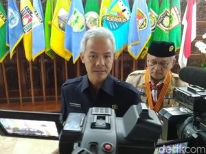 Ganjar Ancam Pecat Pegawai yang Terlibat Penyelewengan Banprov Jateng Ganjar Ancam Pecat Pegawai yang Terlibat Penyelewengan Banprov Jateng
