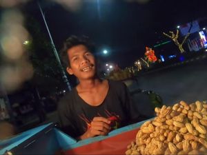 Lewat Social Experiment, Baim Wong Kasih Uang Segepok Buat Tukang Kacang Lewat Social Experiment, Baim Wong Kasih Uang Segepok Buat Tukang Kacang