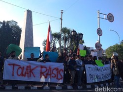 Gelar Aksi di Tugu Proklamasi, Mahasiswa Cirebon Tolak Rasisme
