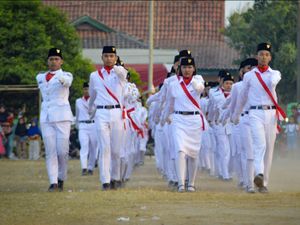 Barisan pasukan pengibar bendera pusaka