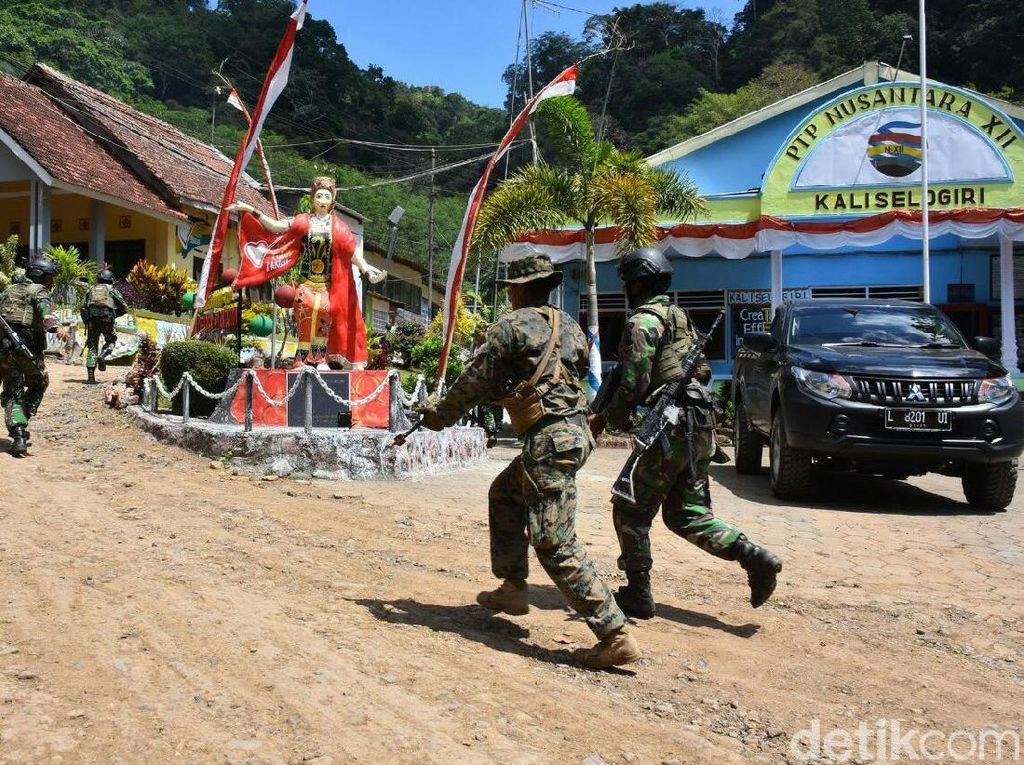 Marinir Indonesia dan AS Gelar Latihan Operasi Daerah Hutan Berpenduduk Marinir Indonesia dan AS Gelar Latihan Operasi Daerah Hutan Berpenduduk
