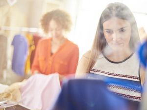 Derita Buruh Wanita di Pabrik Jeans, Dipaksa Bercinta Demi Promosi Kerja Derita Buruh Wanita di Pabrik Jeans, Dipaksa Bercinta Demi Promosi Kerja