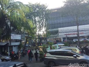 Usai Bertemu Manajemen, Massa Eks Karyawan Sevel Tertib Bubarkan Diri Usai Bertemu Manajemen, Massa Eks Karyawan Sevel Tertib Bubarkan Diri