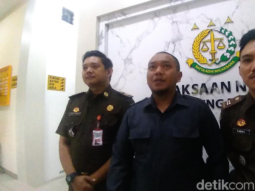 Kejari Tanjung Perak Balas Surat KPU Soal Status Tersangka Ratih Kejari Tanjung Perak Balas Surat KPU Soal Status Tersangka Ratih