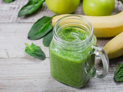 Resep Smoothies Bayam Pisang untuk Atasi Tekanan Darah Tinggi