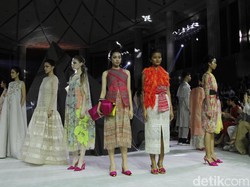 Inspirasi Wayang Solo di Koleksi Busana Terbaru Sapto Djojokartiko
