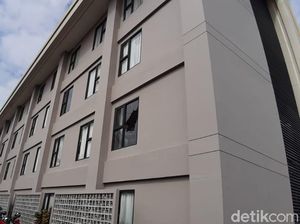 Pasca Ricuh di DPRD Mimika, Massa Lempari Batu ke Hotel Pasca Ricuh di DPRD Mimika, Massa Lempari Batu ke Hotel