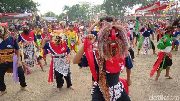 Foto Tari Pemikat Turis dari Kebumen