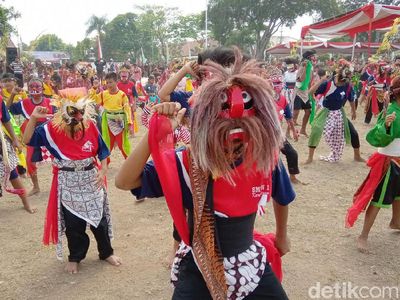 Foto Tari Pemikat Turis dari Kebumen