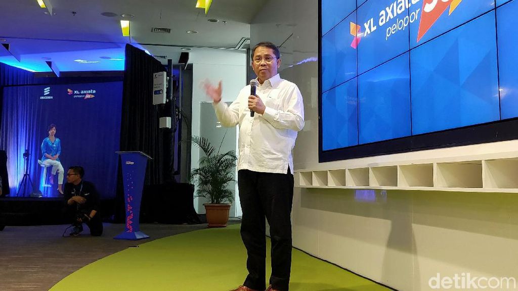 Menteri Rudiantara Menjajal Layanan 5G XL Axiata Menteri Rudiantara Menjajal Layanan 5G XL Axiata