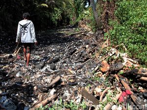 Penampakan Pulau Sampah Bak Reklamasi di Kalibaru Bogor