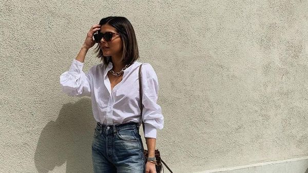 8 Baju Atasan Wajib Punya untuk Kamu yang Setiap Hari Pakai Jeans