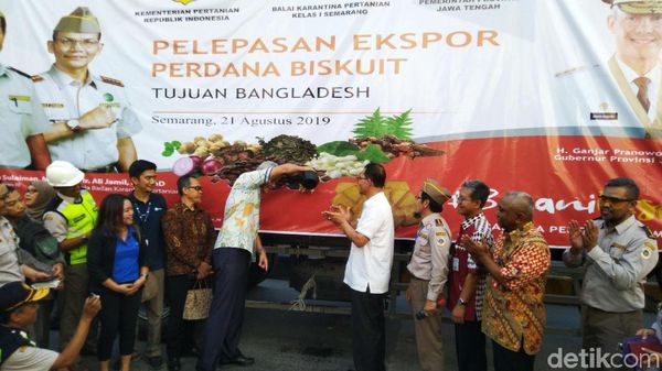 Perdana! Biskuit Gandum Asal Sragen Diekspor ke Bangladesh